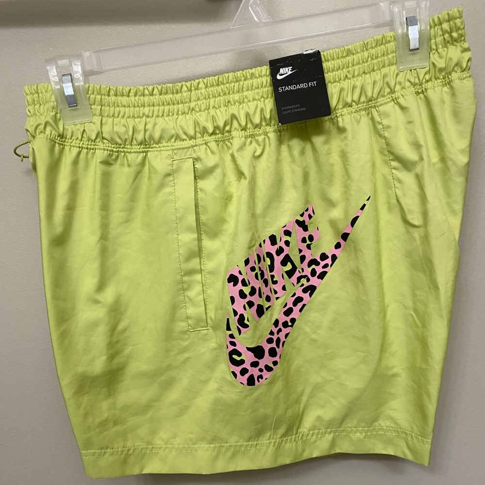 Size XL Nike shorts NWT